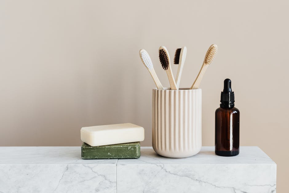 A bottle of Castor Oil next to a skin with acne to illustrate its use for acne treatment