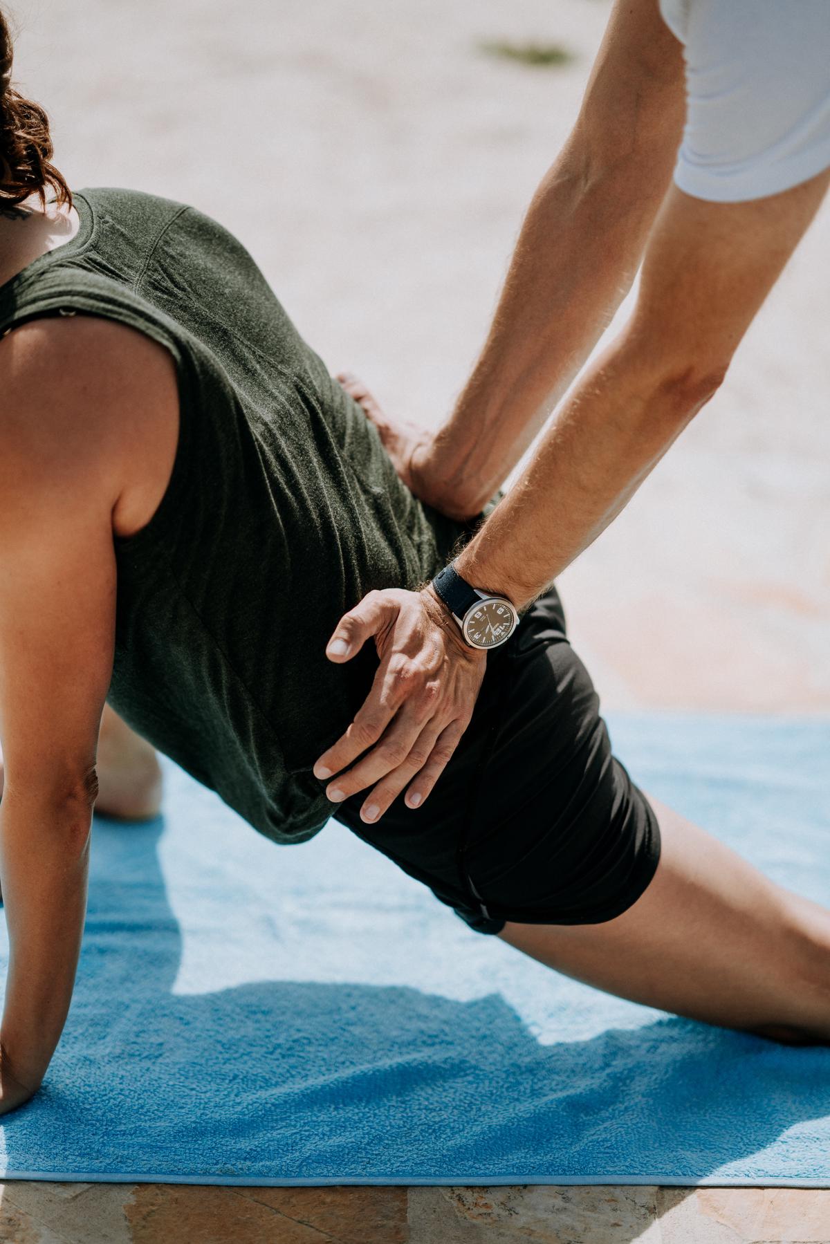 An image showing a physical therapist conducting an assessment for bladder pain.