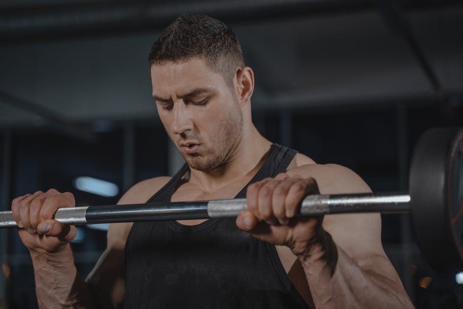 A depiction of a man lifting weights and performing power training exercises.