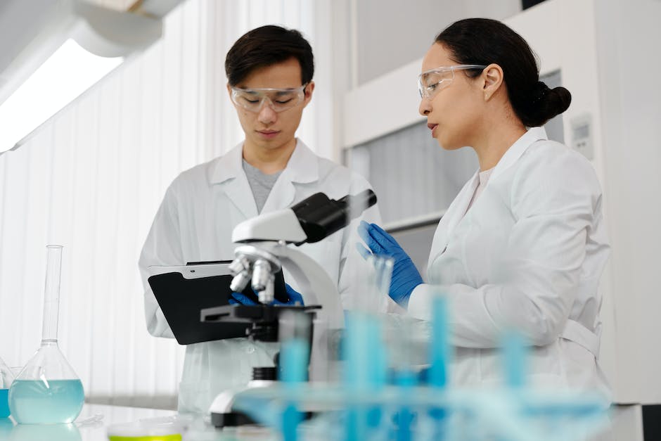 Illustration of scientists studying DNA in a lab